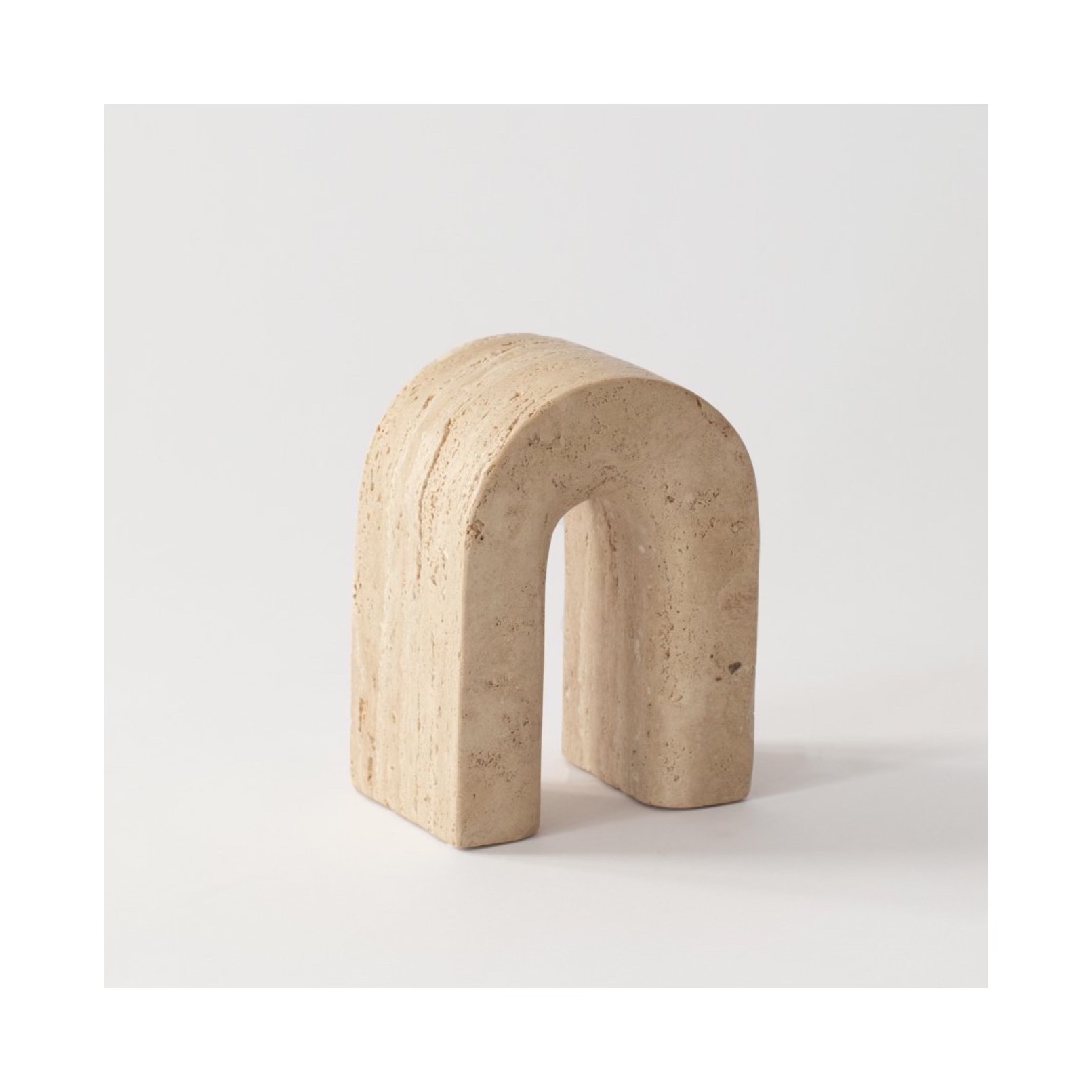 Tell Me More Bokstöd Travertine