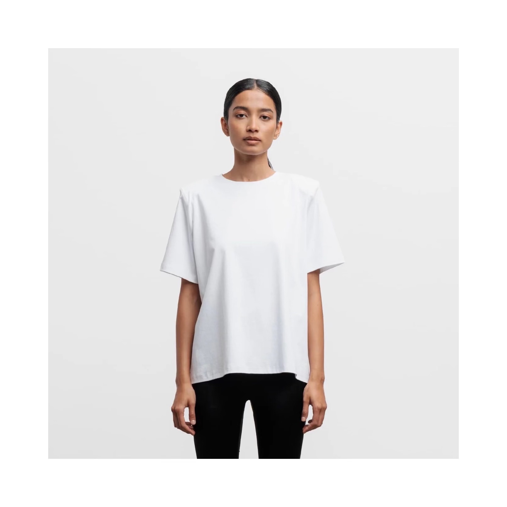 Ahlvar Gallery Oki Tee Vit